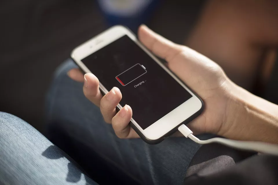 手機電為什么越充越少
