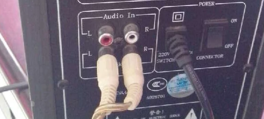 如何邊接電腦主機(jī)和音箱