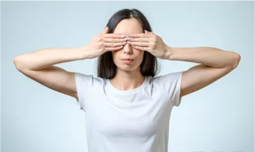 盲人的眼球?yàn)槭裁磥y動(dòng)