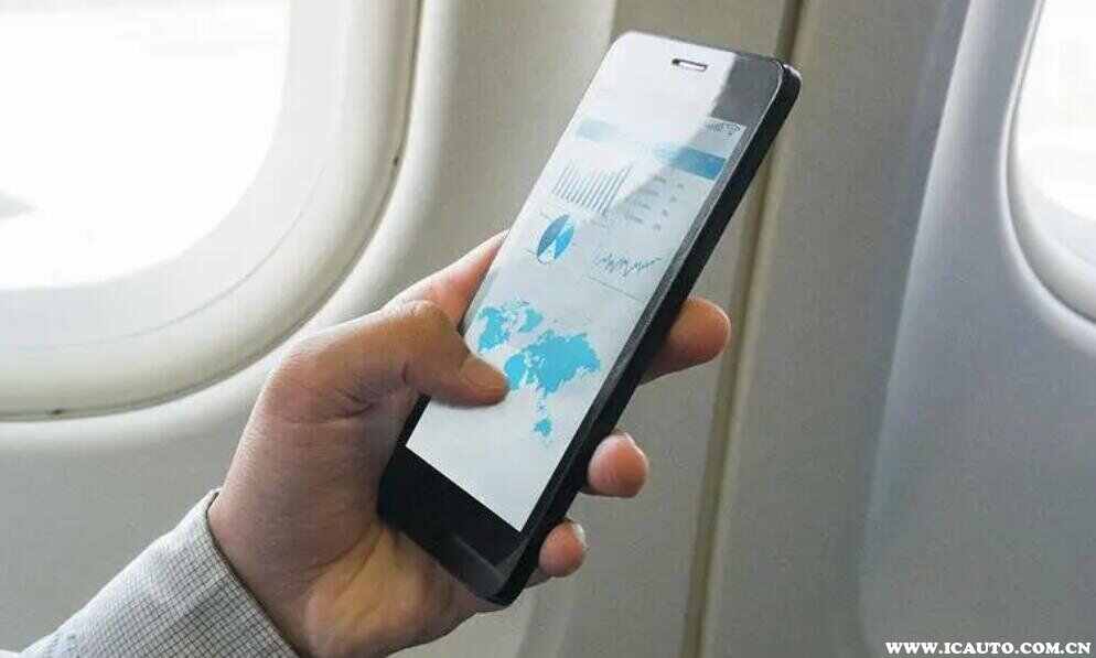 飛機為什么不能開手機