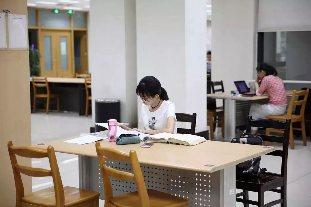 在圖書館機房玩游戲會怎么樣