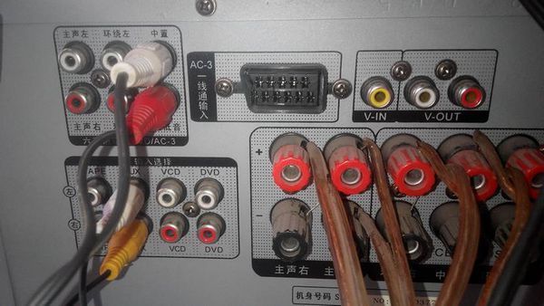 音響跟擴音器主機怎么連接